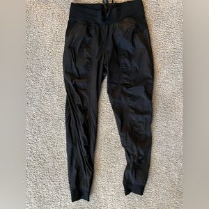 LuLuLemon Dance Studio Mid-Rise Jogger
Full Length size 8